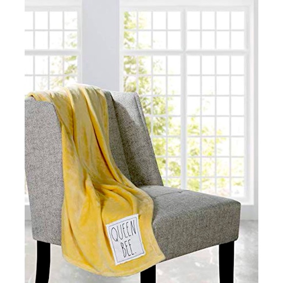Rae Dunn Other - ⭐️ Rae Dunn Queen Bee Plush Throw Blanket 50x60”